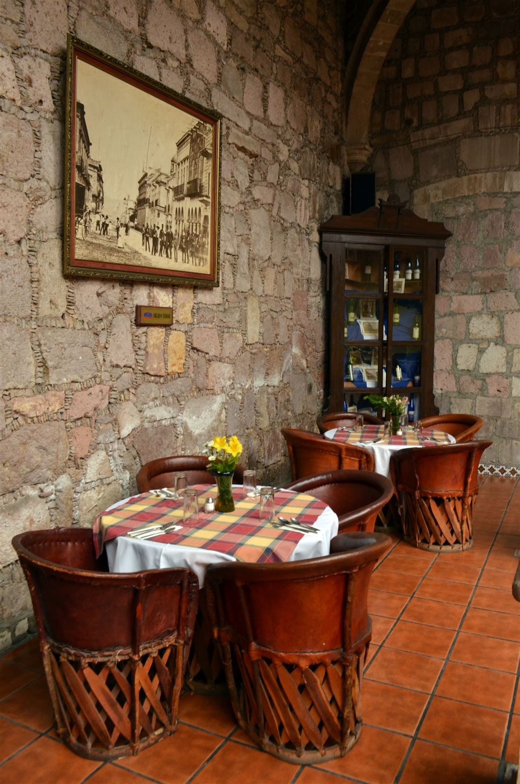 Mesa del restaurante servida para el desayuno