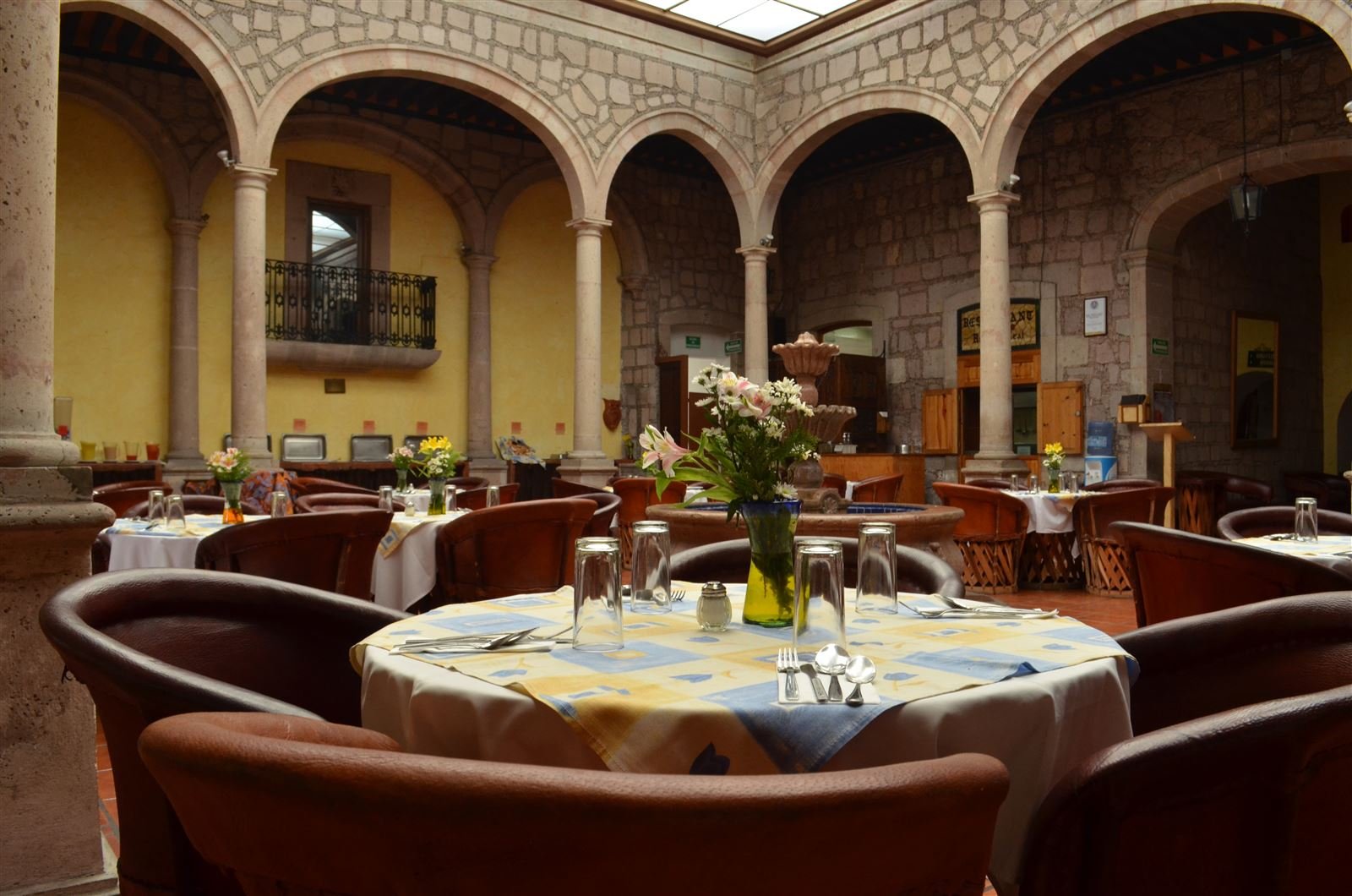 Zona del restaurante por la noche